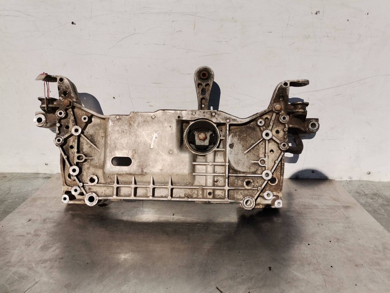 балка подвески передняя (подрамник) Volkswagen Touran 1 поколение 2003, 2.0 л., BKD, дизель, 6МКПП, минивэн