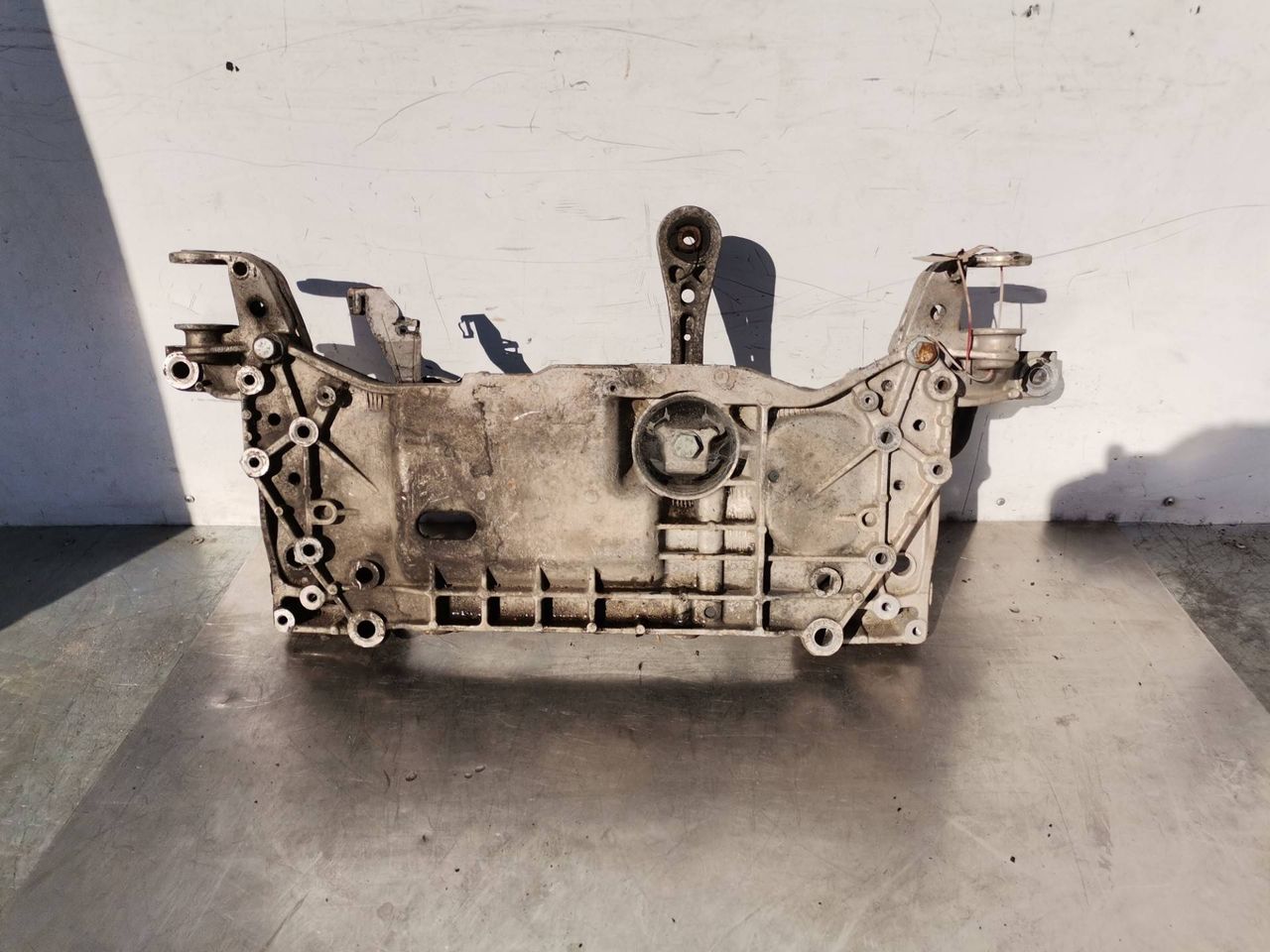 балка подвески передняя (подрамник) Volkswagen Touran 1 поколение 2004, 1.9 л., BKC, дизель, 6МКПП, минивэн