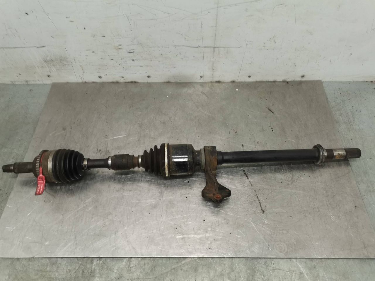 полуось передняя правая (приводной вал, ШРУС) Mazda 6 GG 2002, 2.0 л., дизель, 5МКПП, седан