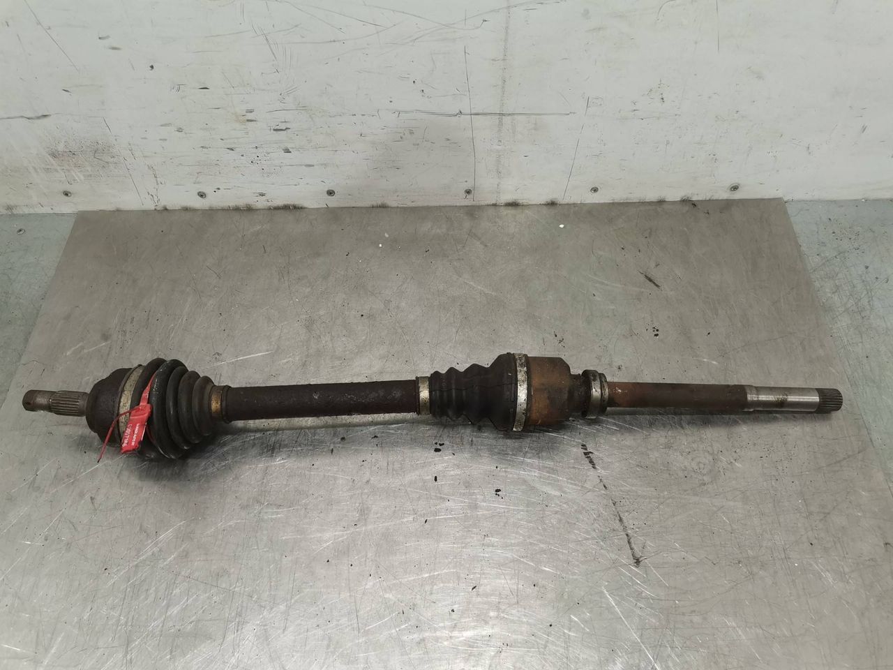 полуось передняя правая (приводной вал, ШРУС) Peugeot 207 1 поколение 2008, 1.6 л., дизель, 5МКПП, универсал