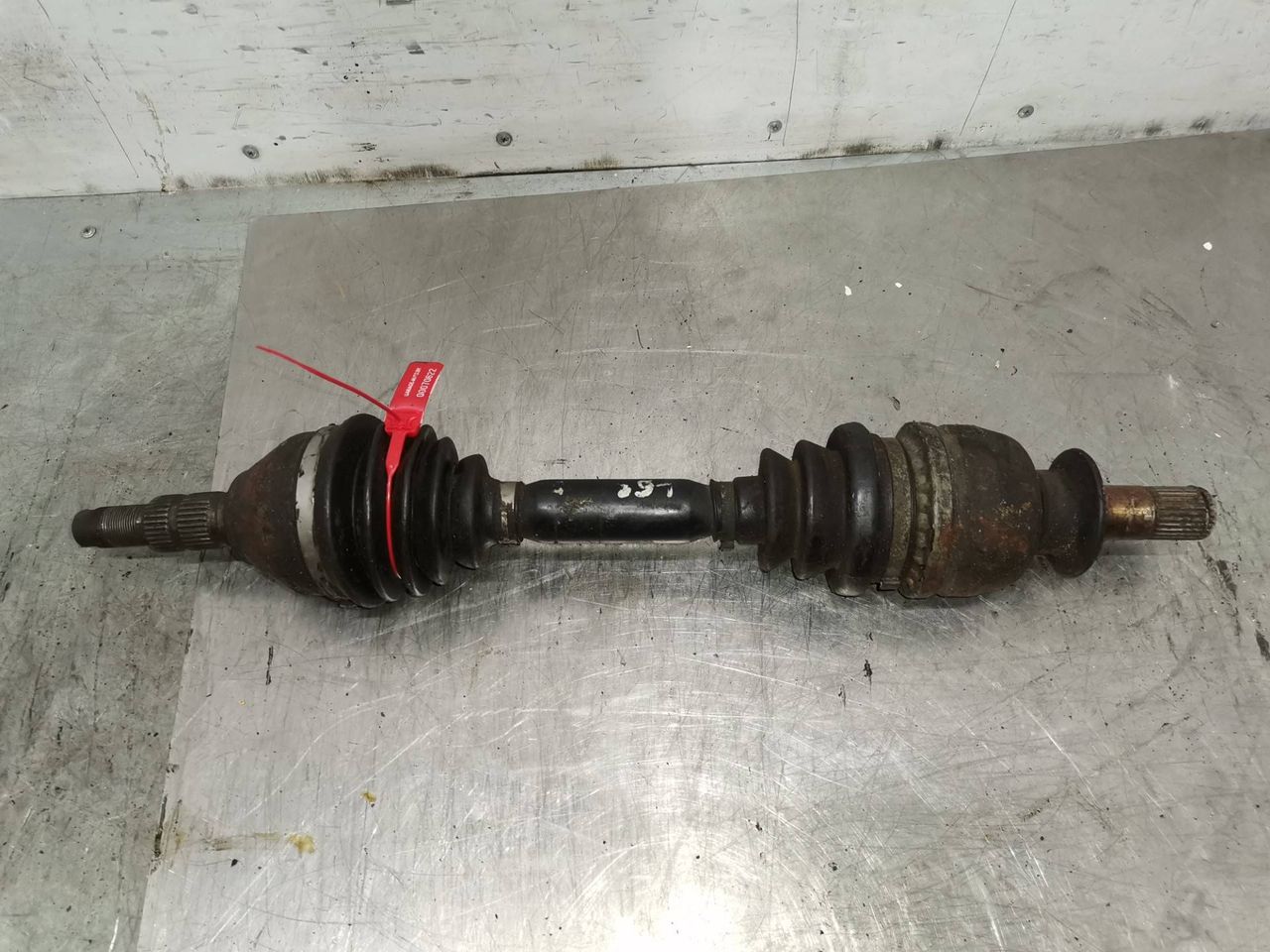 полуось передняя левая (приводной вал, ШРУС) Mercedes-Benz A-Класс W168 1999, 1.4 л., бензин, 5МКПП, хетчбэк 5 дв.