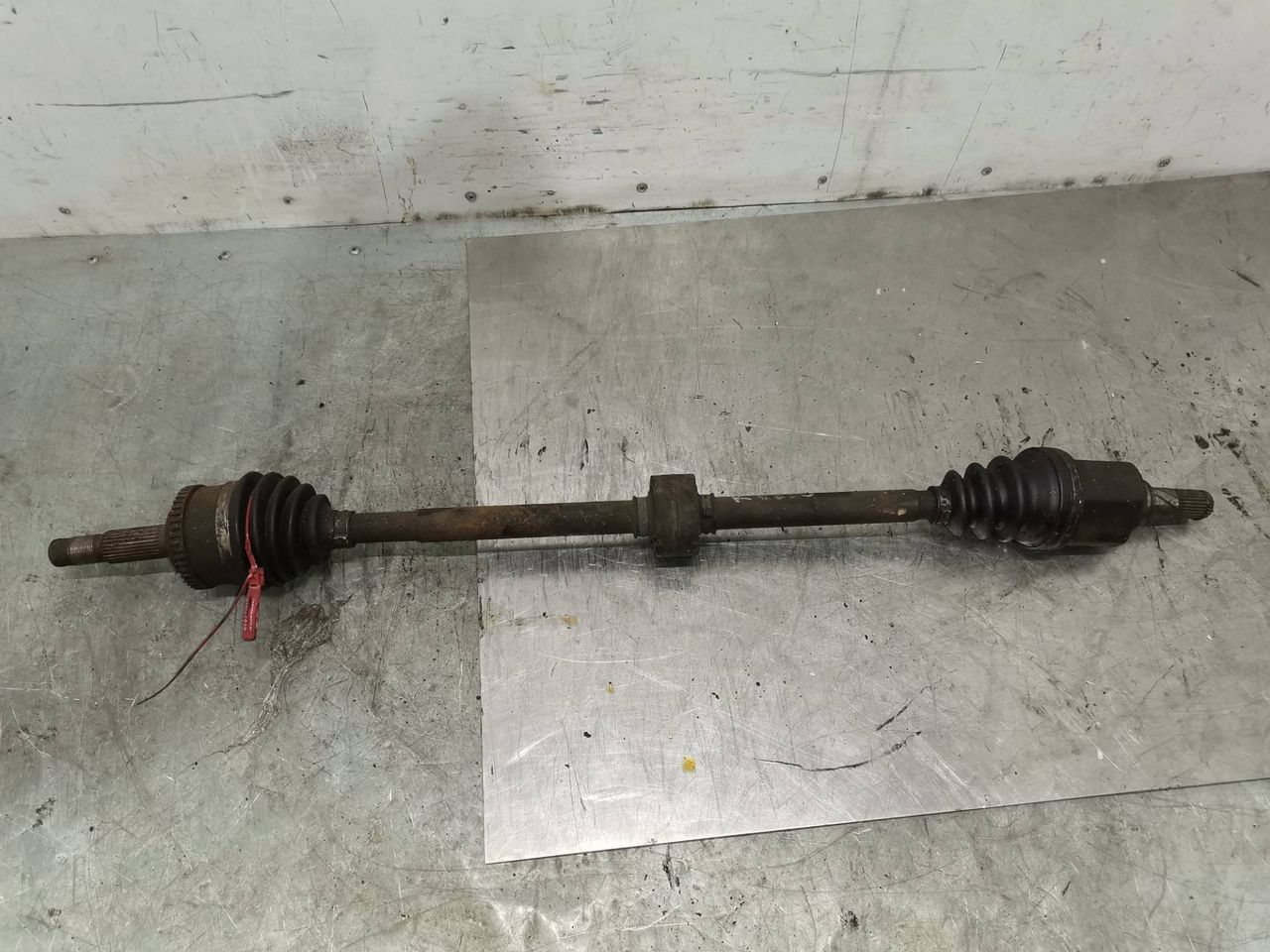 полуось передняя правая (приводной вал, ШРУС) Nissan Almera Tino V10 2001, 1.8 л., бензин, 5МКПП, минивэн