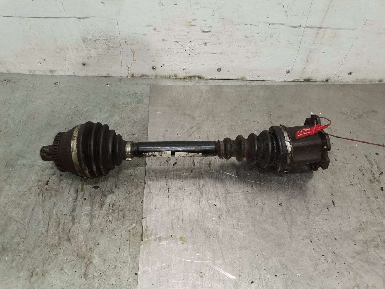 полуось передняя правая (приводной вал, ШРУС) Audi A4 B6 2003, 2.5 л., дизель, АКПП, универсал, 8E0407271T