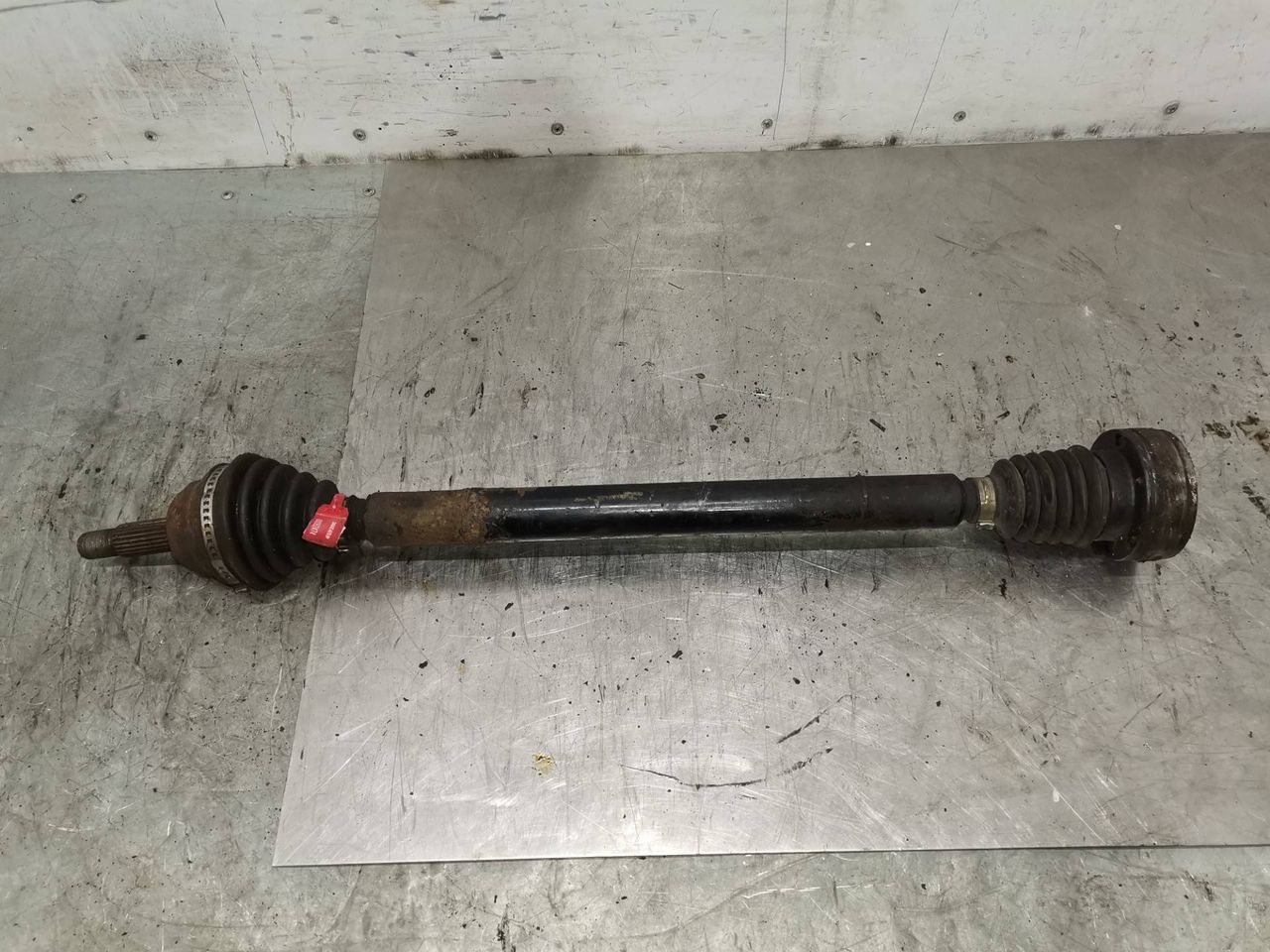 полуось передняя правая (приводной вал, ШРУС) Volkswagen Polo 3 поколение 1999, 2.0 л., AVA, бензин, 5МКПП, хетчбэк 5 дв.