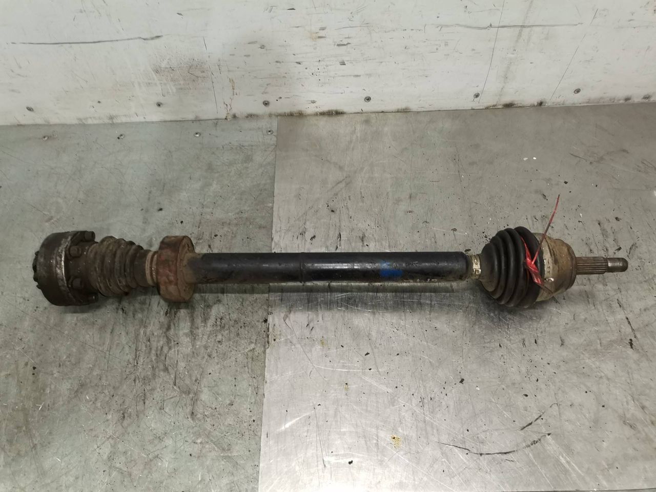 полуось передняя правая (приводной вал, ШРУС) Volkswagen Vento 1 поколение 1995, 1.8 л., бензин, 5МКПП, седан