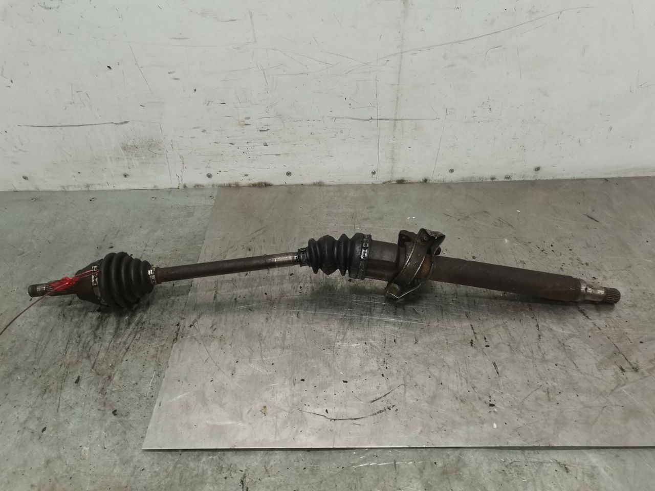 полуось передняя правая (приводной вал, ШРУС) Ford Fiesta 5 поколение 2005, 1.4 л., бензин, 5МКПП, хетчбэк 5 дв.