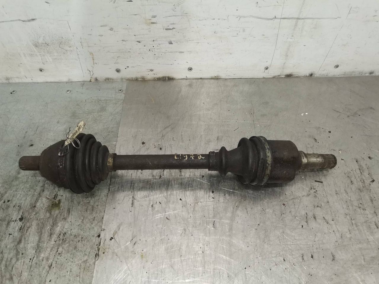 полуось передняя левая (приводной вал, ШРУС) Ford Focus 2 поколение 2005, 1.6 л., дизель, МКПП, универсал