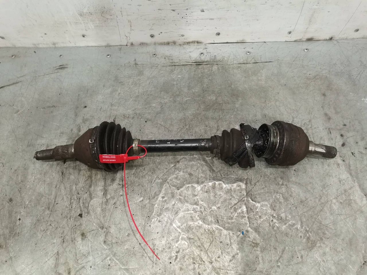 полуось передняя левая (приводной вал, ШРУС) Opel Vectra C 2003, 2.2 л., бензин, АКПП, хетчбэк 5 дв.