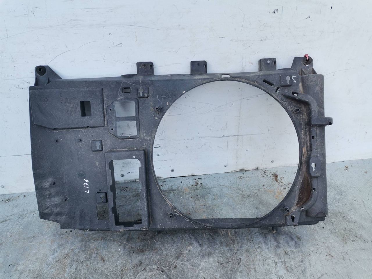 воздуховод (дефлектор) радиатора Citroen Xsara Picasso 1 поколение 2002, 1.8 л., 6FZ (EW7J4), бензин, 5МКПП, серебро, минивэн