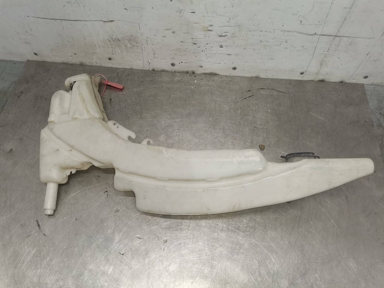 бачок омывателя Ford Focus 1 поколение [рестайлинг] 2004, 1.8 л., дизель, 5МКПП, универсал, XS4117618CH, XS4117618BH, XS4113K163AH, XS4113K163BH