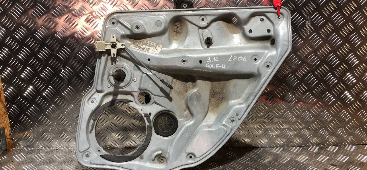 стеклоподъемник задний правый Volkswagen Golf 4 поколение 1999, 1.4 л., APE, бензин, 5МКПП, синий, универсал