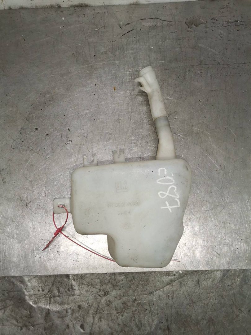 бачок омывателя Opel Vectra B 1998, 1.8 л., X 18 XE, бензин, АКПП, серебро, седан, FT0023935