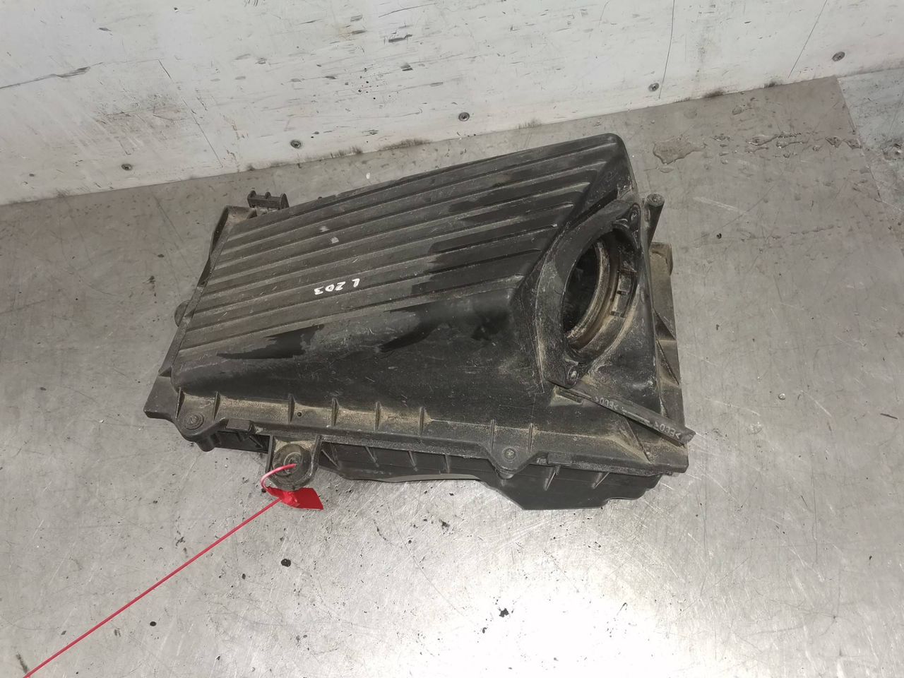 корпус воздушного фильтра Volkswagen Golf 4 поколение 2003, 1.9 л., AXR, дизель, 5МКПП, белый, хетчбэк 5 дв.