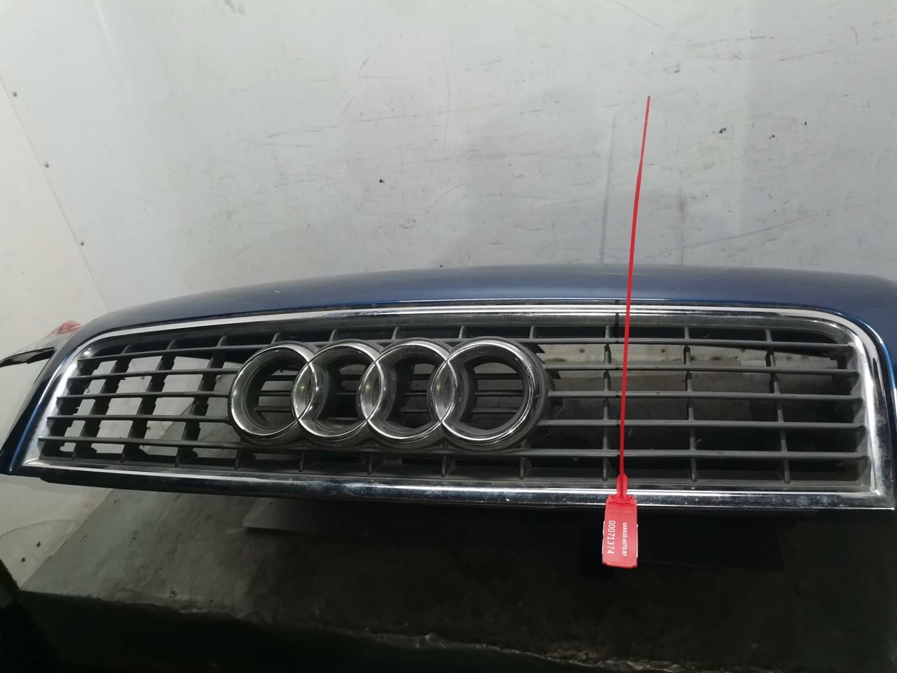решетка радиатора Audi A4 B6 2004, 1.9 л., AVF, дизель, 6МКПП
