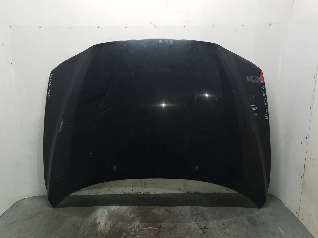 капот Volvo S60 1 поколение 2002, 2.4 л., D 5244 T, дизель, 6МКПП, универсал