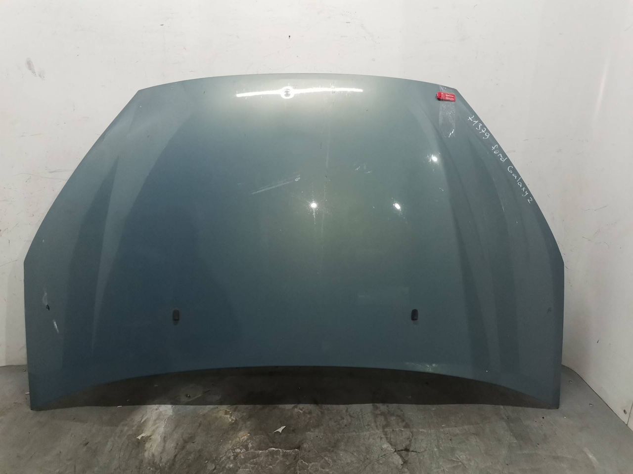 капот Ford Galaxy 2 поколение 2008, минивэн