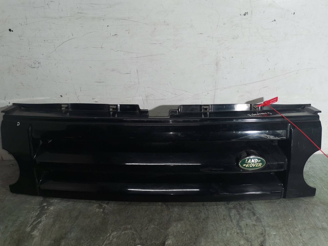 решетка радиатора Land Rover Discovery 3 поколение 2005, 2.7 л., дизель, АКПП, черный, внедорожник 5 дв.