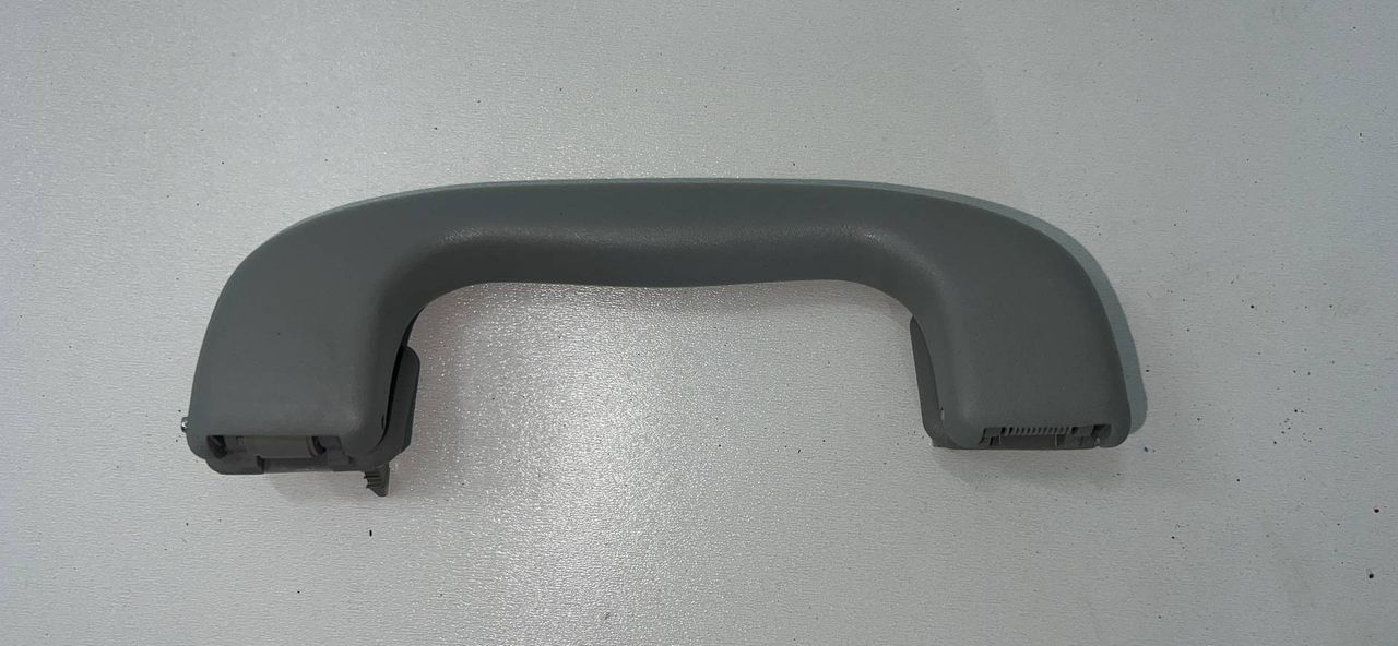 ручка внутренняя потолочная Chevrolet Equinox 3 поколение 2020, 1.5 л., бензин, АКПП, внедорожник 5 дв.
