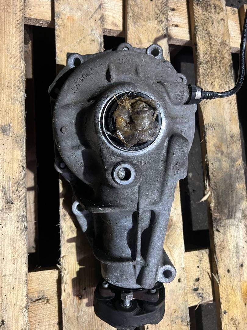 редуктор переднего моста BMW X5 E70 2008, 3.0 л., M57 D30 (306D3), дизель, АКПП, черный, внедорожник 5 дв.