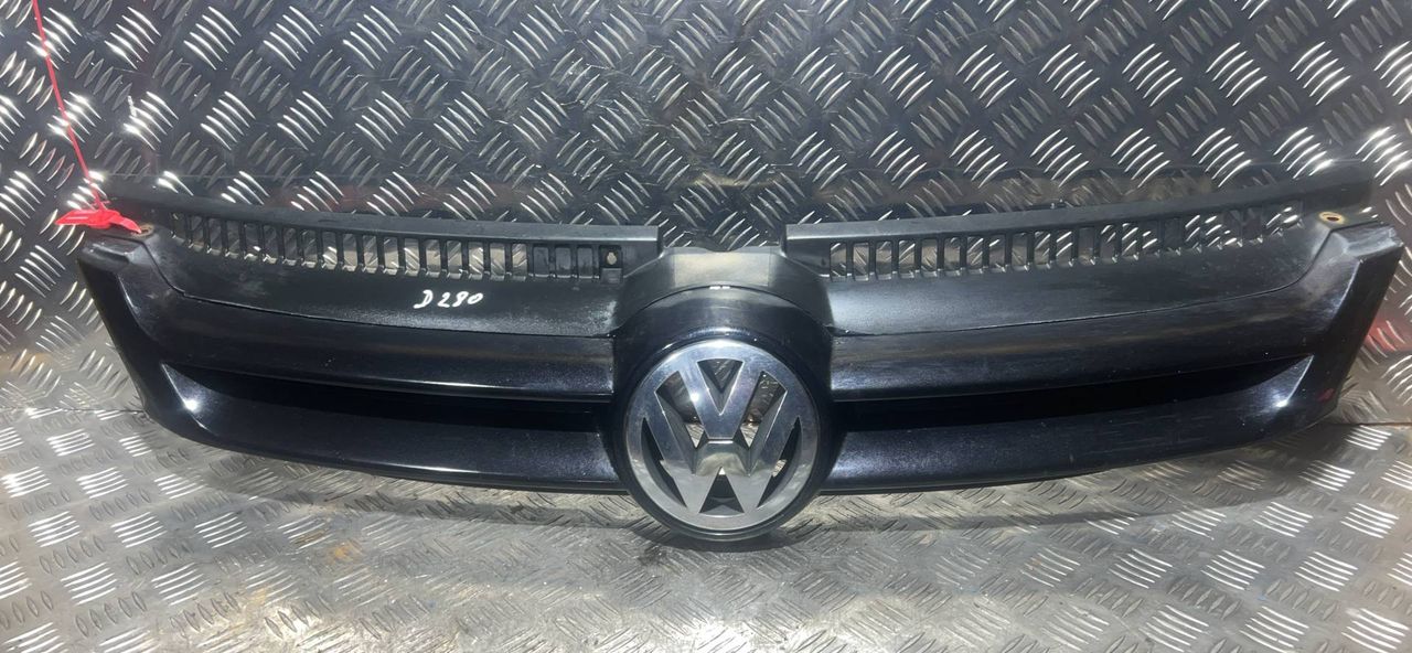 решетка радиатора Volkswagen Golf Plus 1 поколение 2005, 1.9 л., BKC, дизель, 5МКПП, хетчбэк 5 дв.