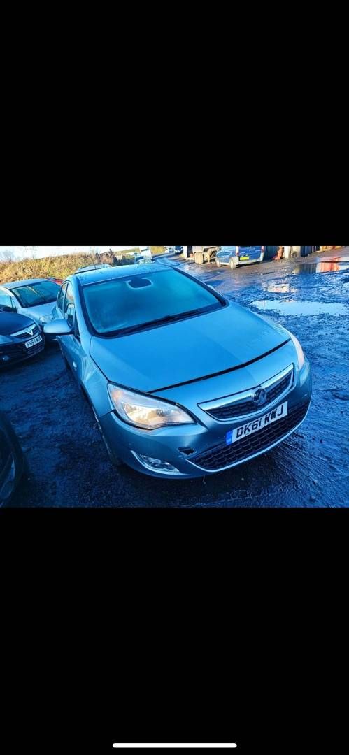 Opel Astra J 2011