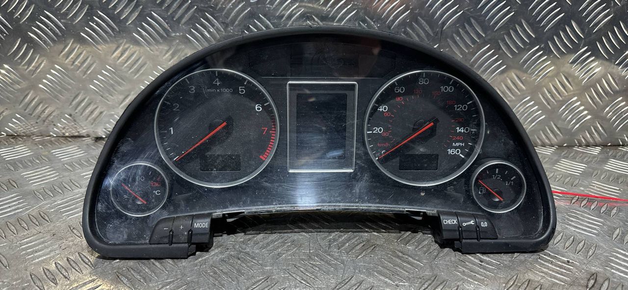 щиток приборов (приборная панель) Audi A4 B6 2002, 1.8 л., AVJ, бензин, 5МКПП, седан, 8E0920950G