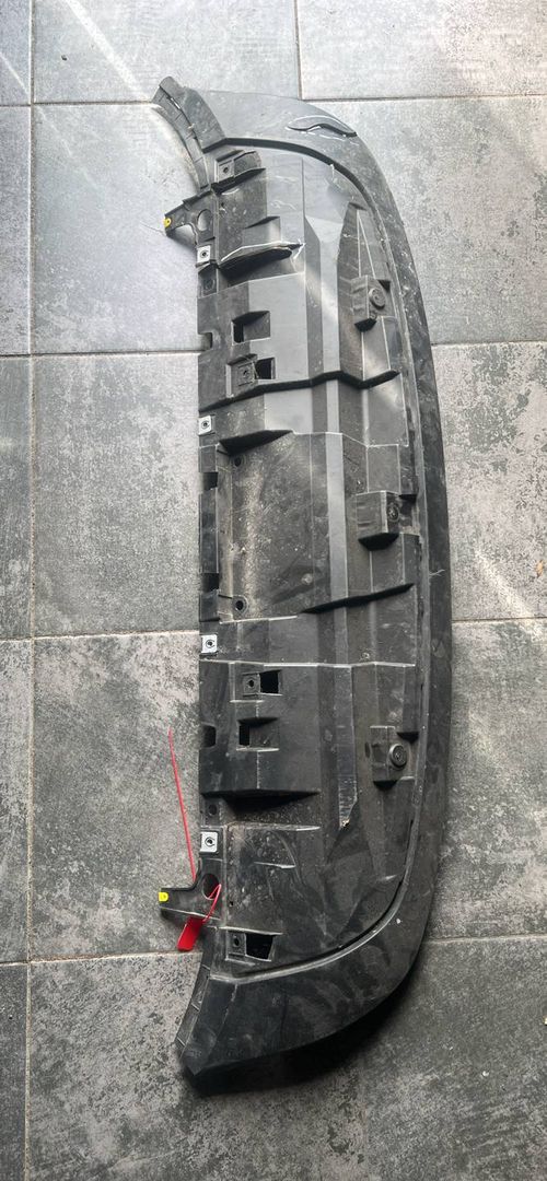юбка бампера нижняя Land Rover Range Rover Evoque L551 2020, 2.0 л., бензин, АКПП, внедорожник 5 дв.