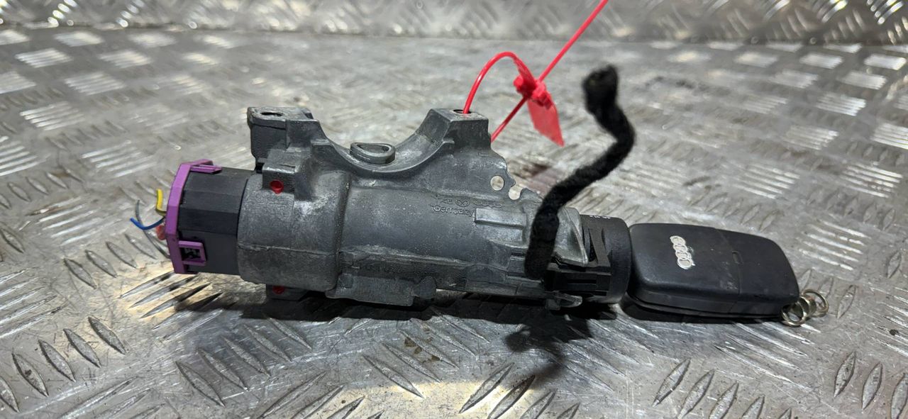 замок зажигания Audi A4 B6 2002, 1.8 л., AVJ, бензин, 5МКПП, седан, 4B0905851