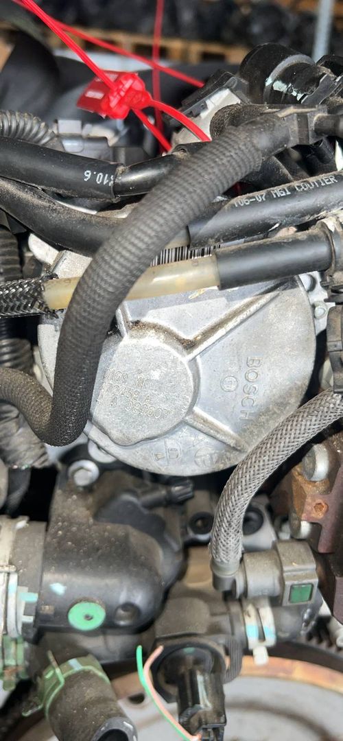 насос вакуумный Renault Laguna 3 поколение 2007, 2.0 л., M9R 805, дизель, АКПП, хетчбэк 5 дв.