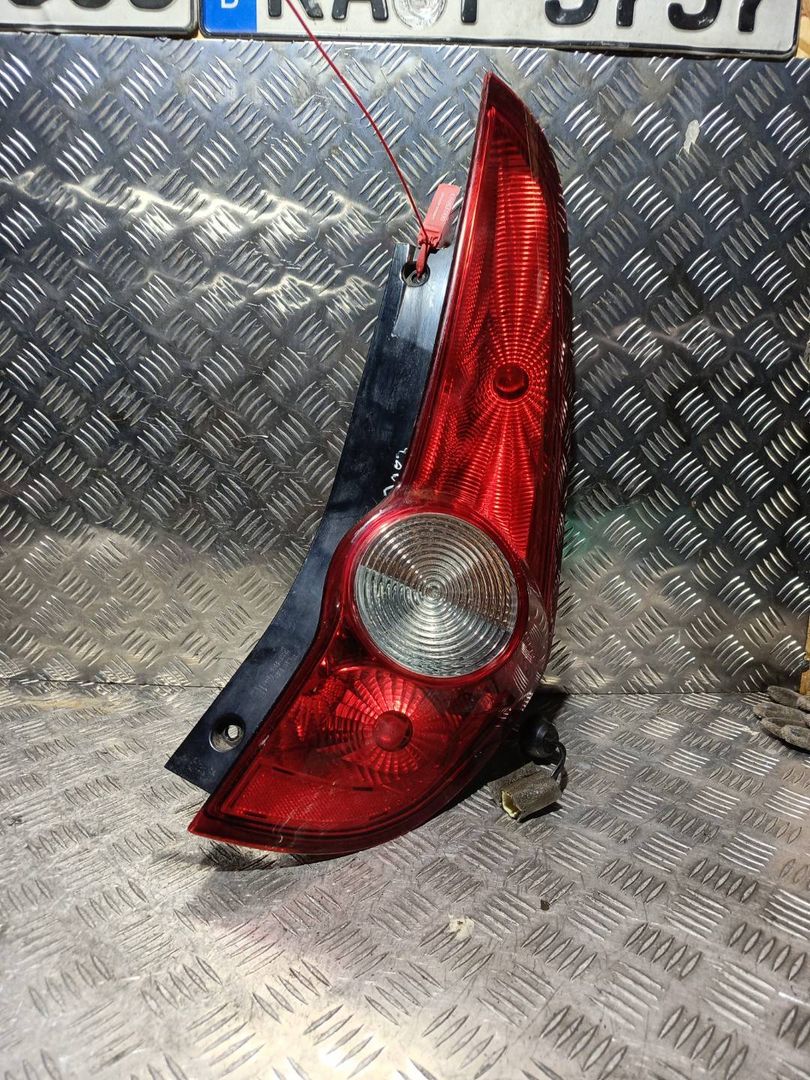 фонарь задний правый Opel Agila 2 поколение (B) 2011, 1.2 л., K12B, бензин, АКПП, хетчбэк 5 дв.