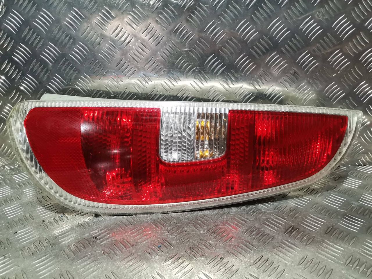 фонарь задний правый Skoda Roomster 1 поколение 2009, 1.9 л., BSW, дизель, 5МКПП, фургон