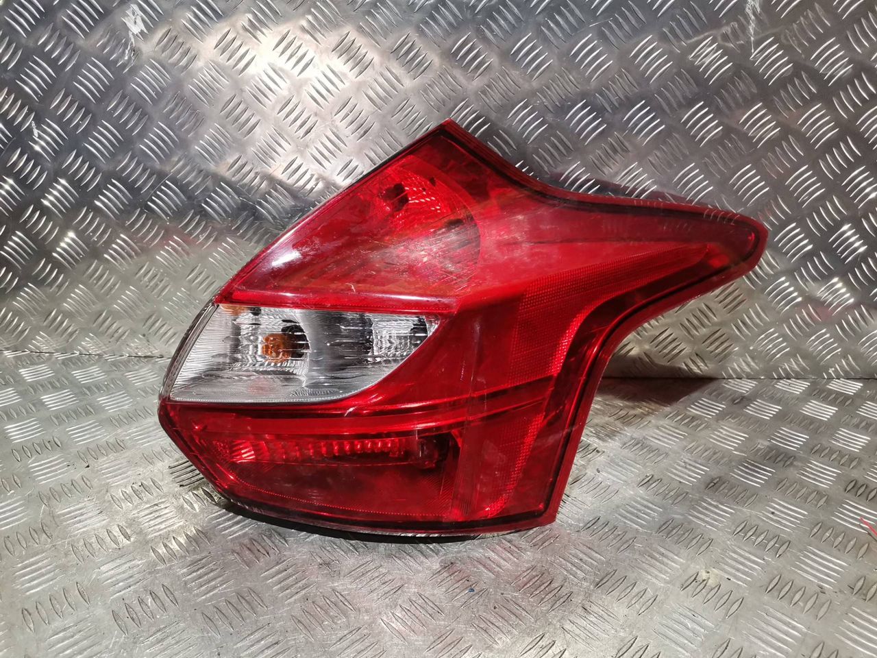 фонарь задний правый Ford Focus 3 поколение 2012, 1.6 л., T1DB, дизель, 6МКПП, хетчбэк 5 дв.