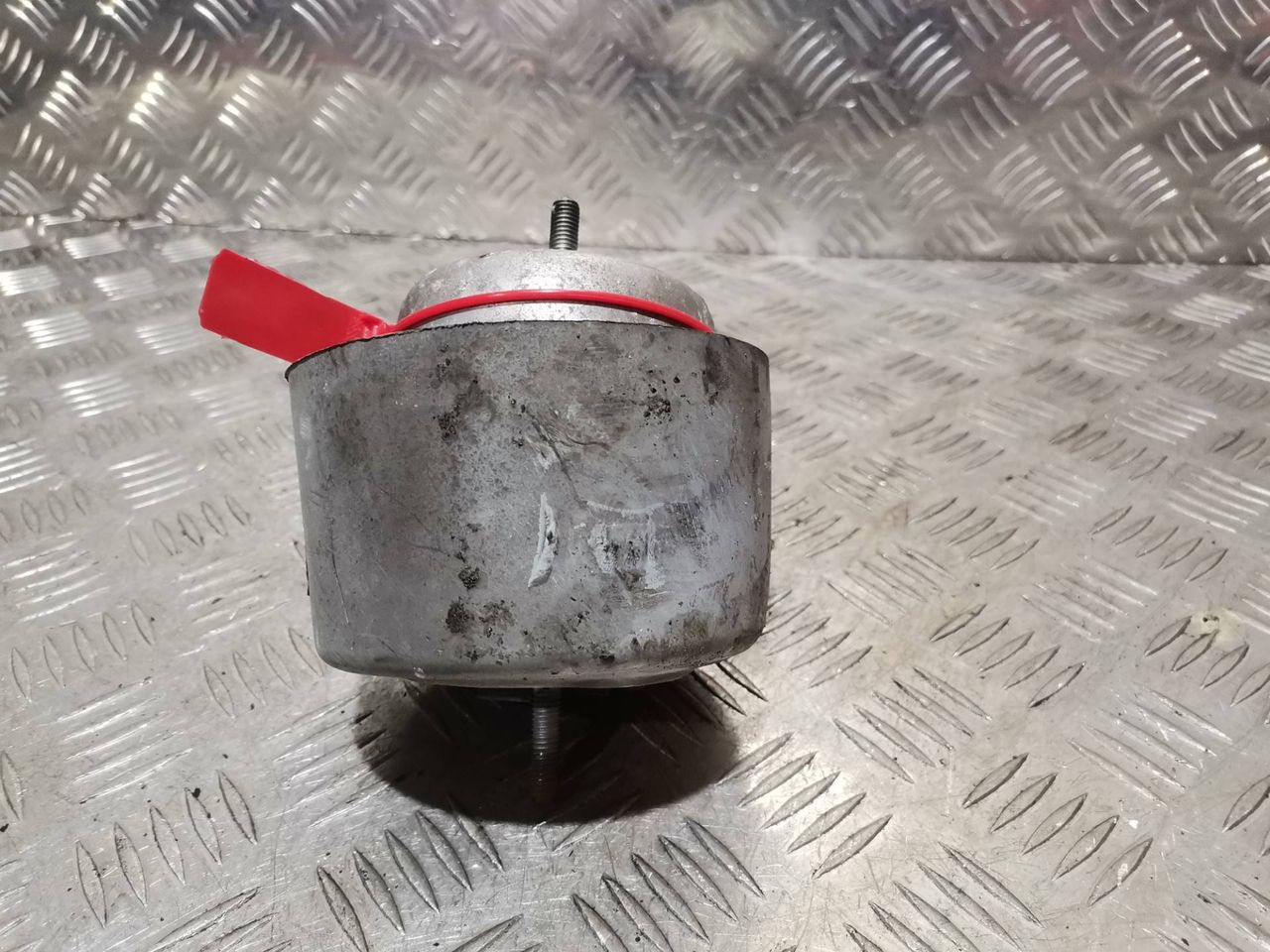 подушка крепления двигателя Audi A6 4B/C5 1999, 2.4 л., APS, бензин, АКПП, седан