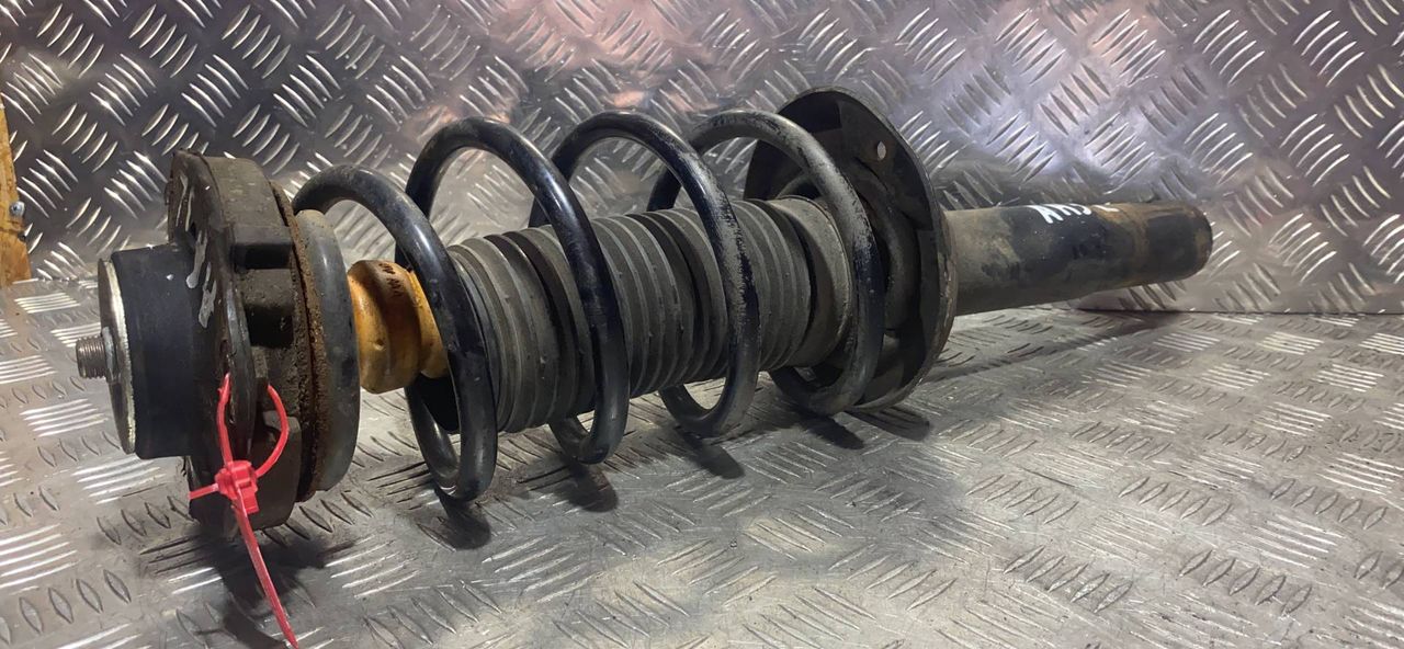 стойка передняя левая Audi A3 8P [2-й рестайлинг] 2010, 1.6 л., BSE, бензин, 5МКПП, хетчбэк 3 дв.