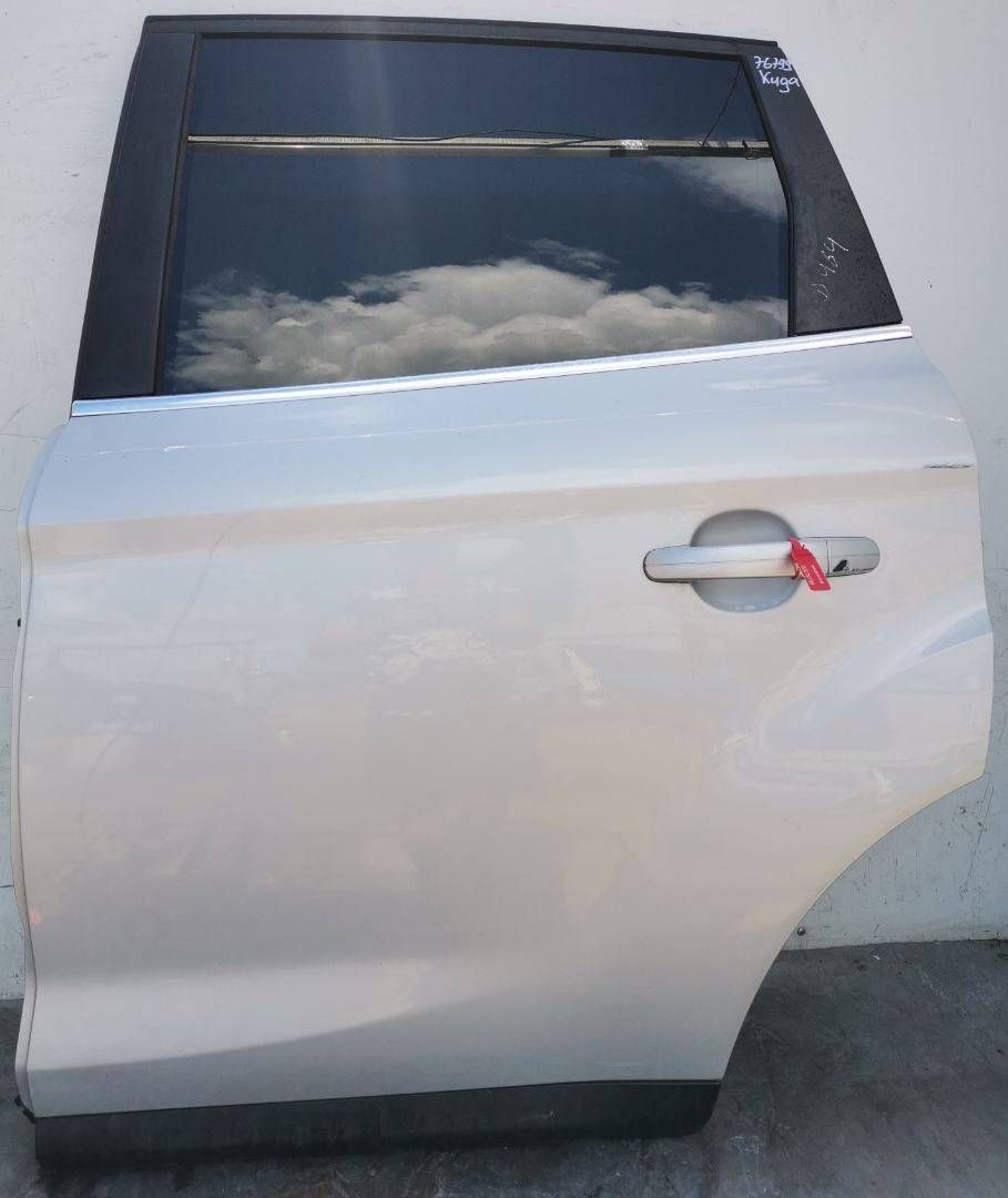 дверь задняя левая Ford Kuga 1 поколение 2008, 2.0 л., бензин, 6МКПП, внедорожник 5 дв.