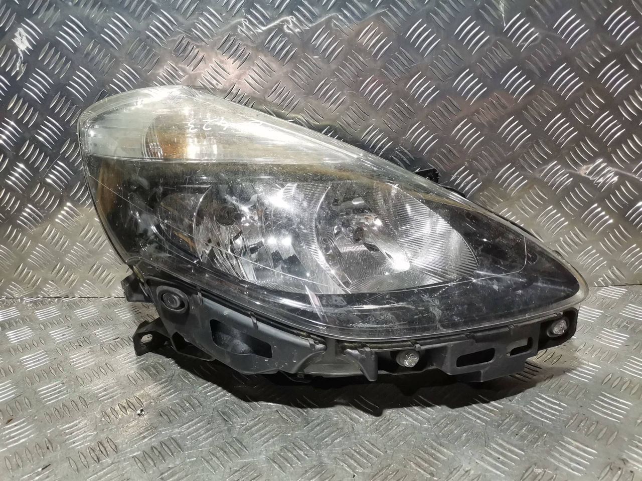 фара правая Renault Clio 3 поколение [рестайлинг] 2011, 1.5 л., K9K 766, дизель, 5МКПП, универсал