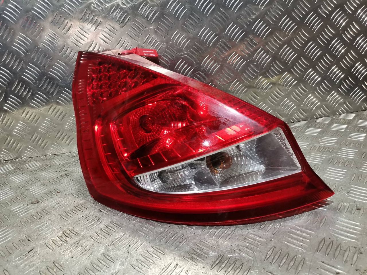 фонарь задний левый Ford Fiesta 6 поколение 2009, 1.4 л., бензин, 5МКПП, хетчбэк 5 дв.