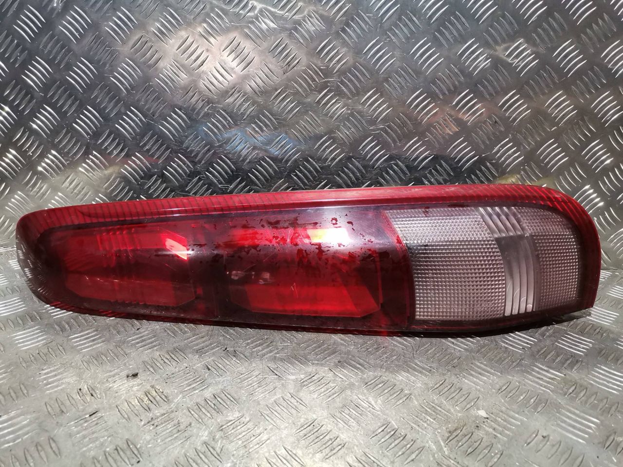 фонарь задний правый Nissan X-Trail T30 2003, 2.2 л., дизель, 5МКПП, внедорожник 5 дв.