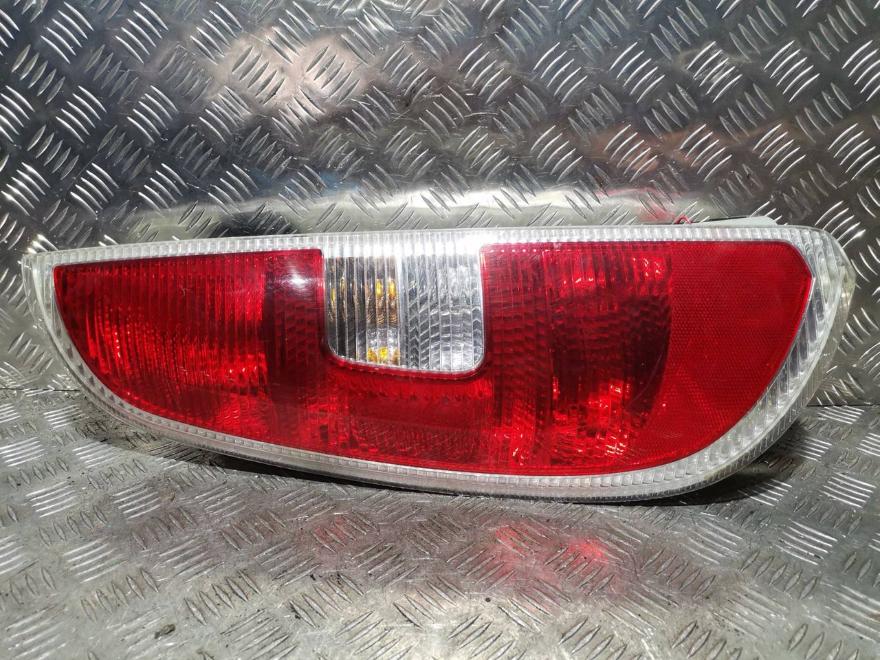 фонарь задний левый Skoda Roomster 1 поколение 2009, 1.4 л., BNM, дизель, 5МКПП, минивэн