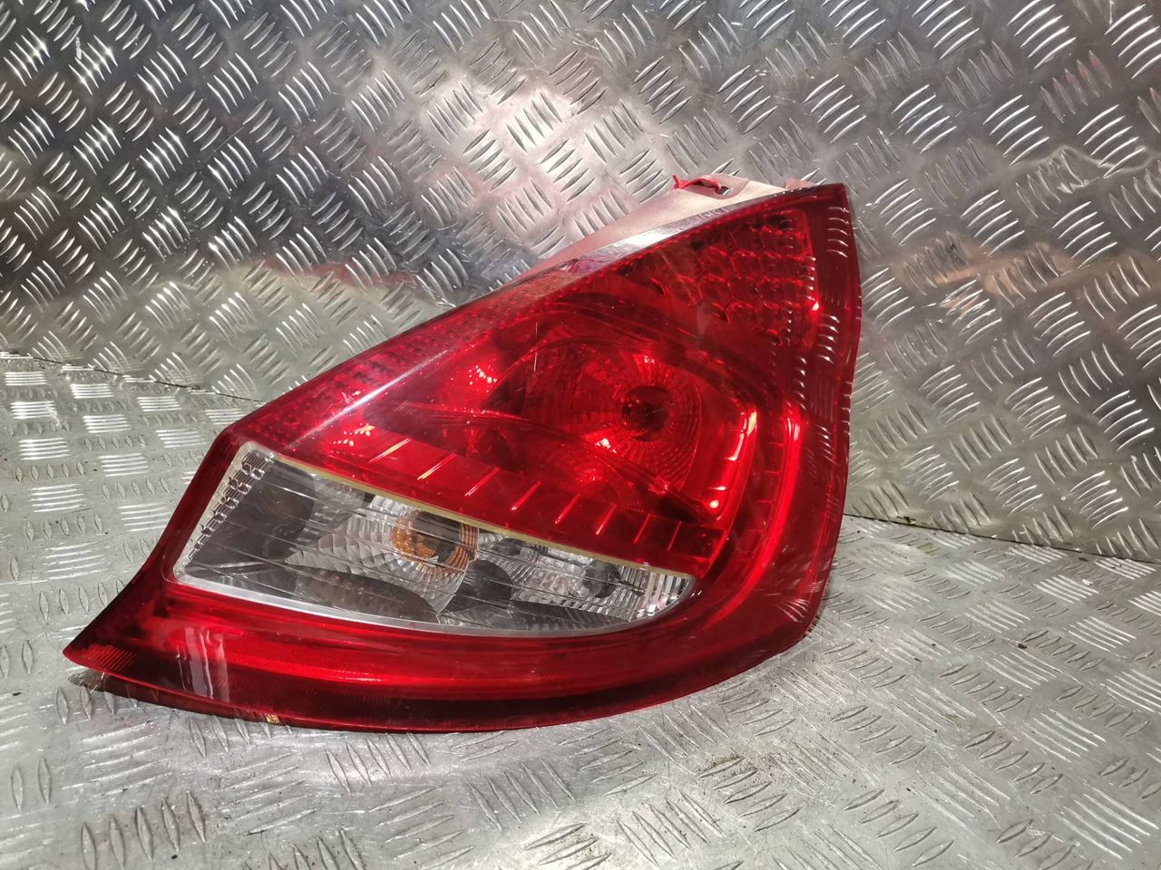 фонарь задний правый Ford Fiesta 6 поколение 2009, 1.4 л., дизель, 5МКПП, хетчбэк 5 дв.
