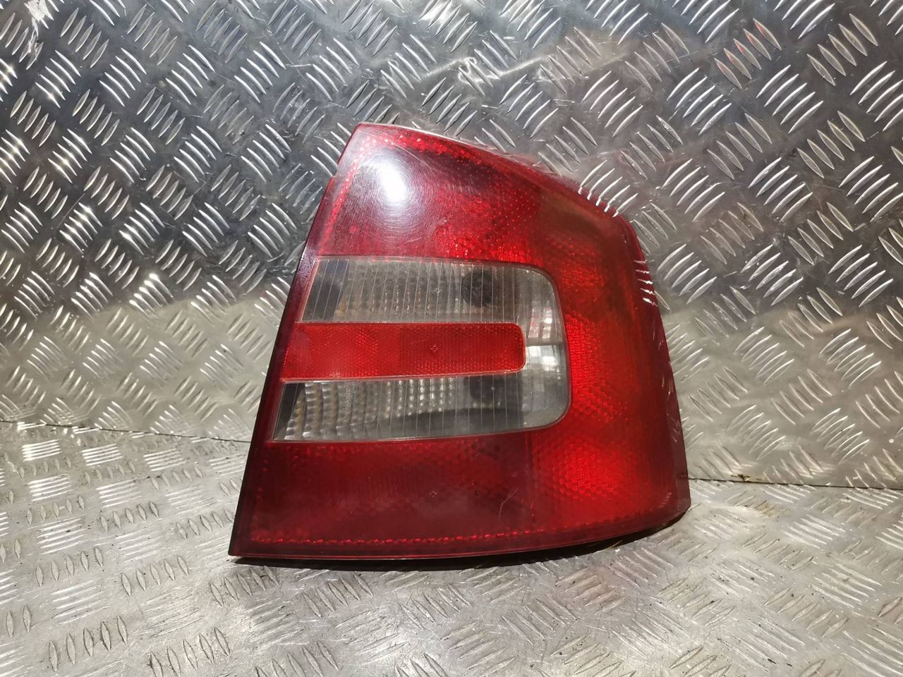 фонарь задний правый Skoda Octavia 2 поколение (A5) 2007, 2.0 л., BMN, дизель, 6МКПП, хетчбэк 5 дв.