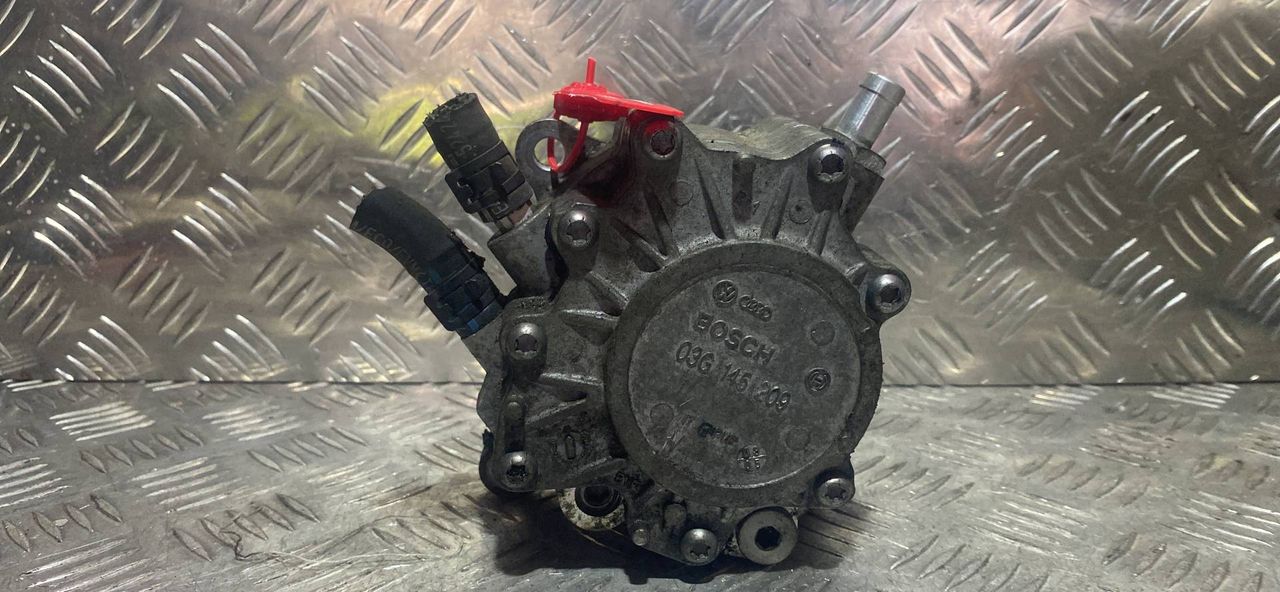 насос вакуумный Audi A4 B7 2007, 2.0 л., BLB, дизель, 6МКПП, универсал, 03G145209