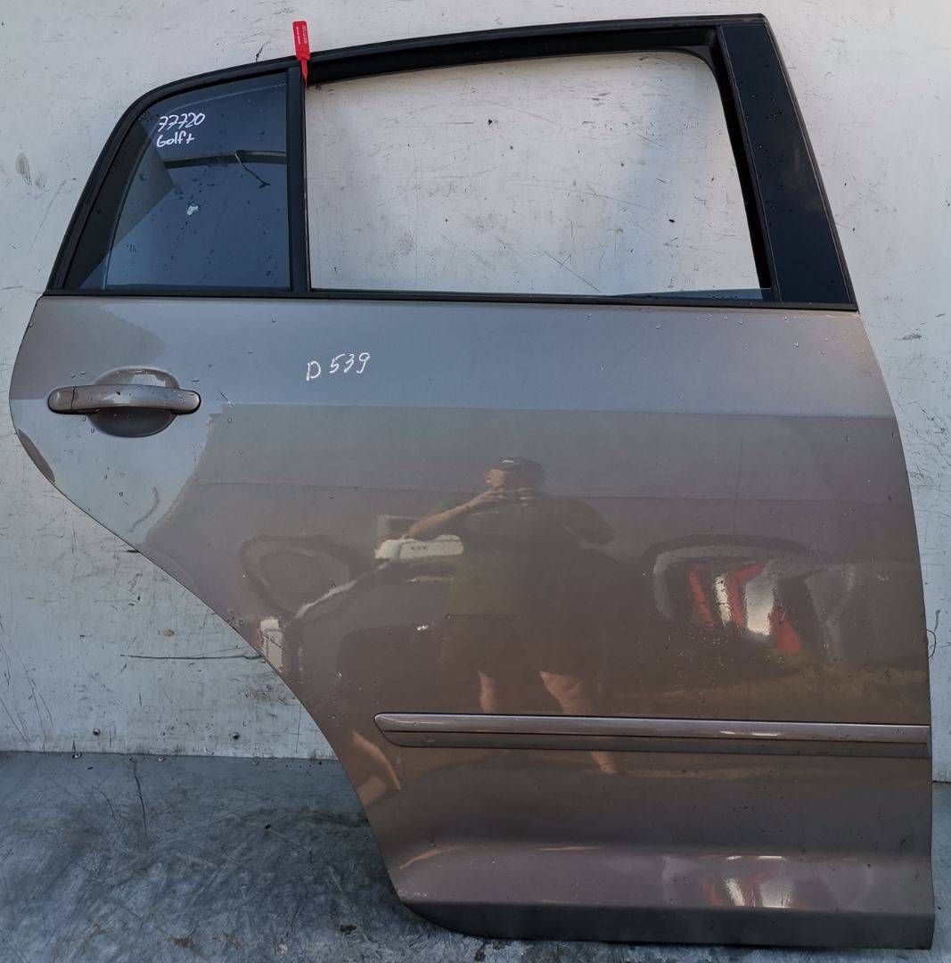дверь задняя правая Volkswagen Golf Plus 1 поколение [рестайлинг] 2011, 1.6 л., CAYA, дизель, 5МКПП, минивэн