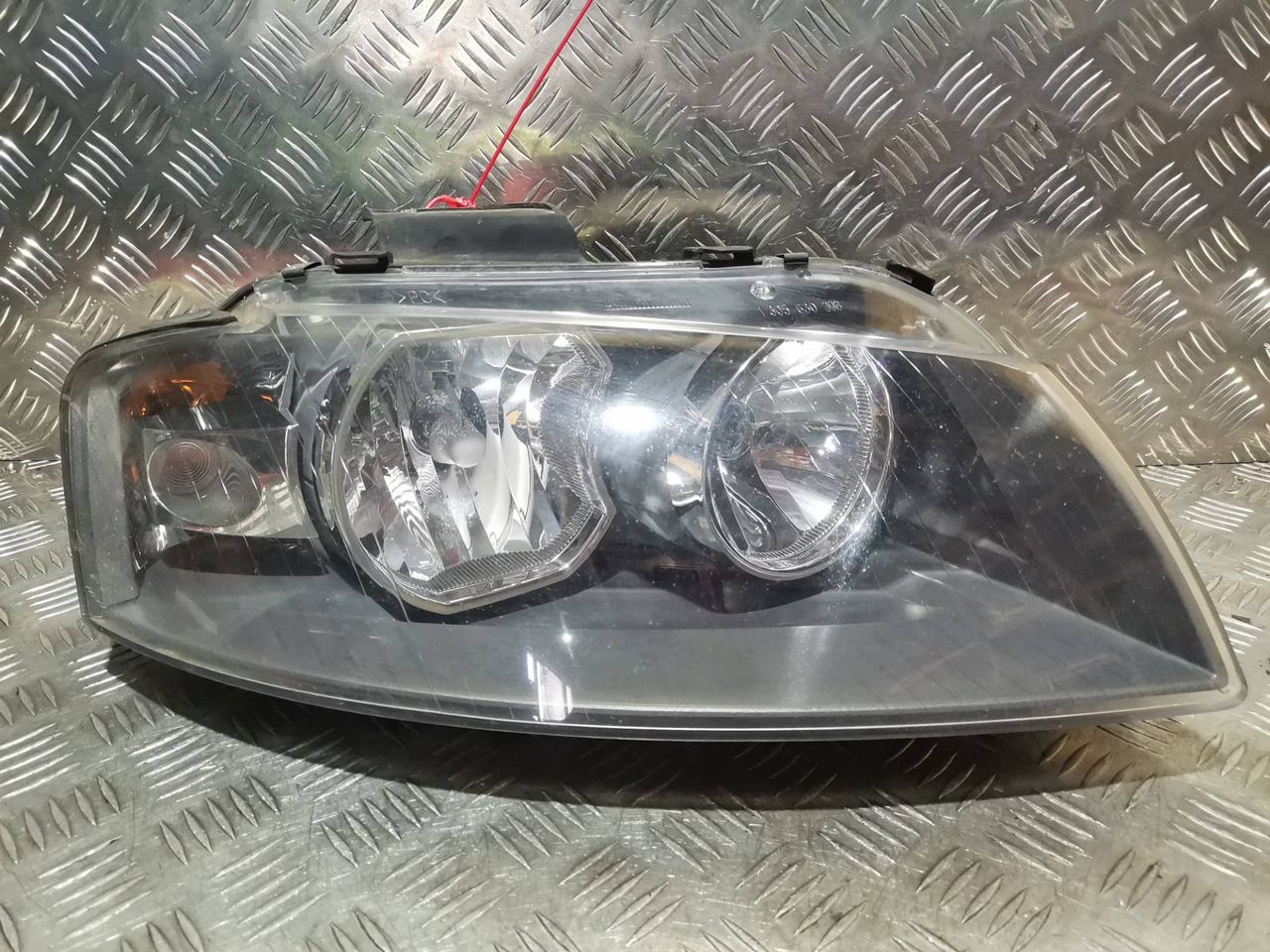 фара правая Audi A3 8P 2004, 1.6 л., BLP, бензин, 6МКПП, хетчбэк 5 дв.