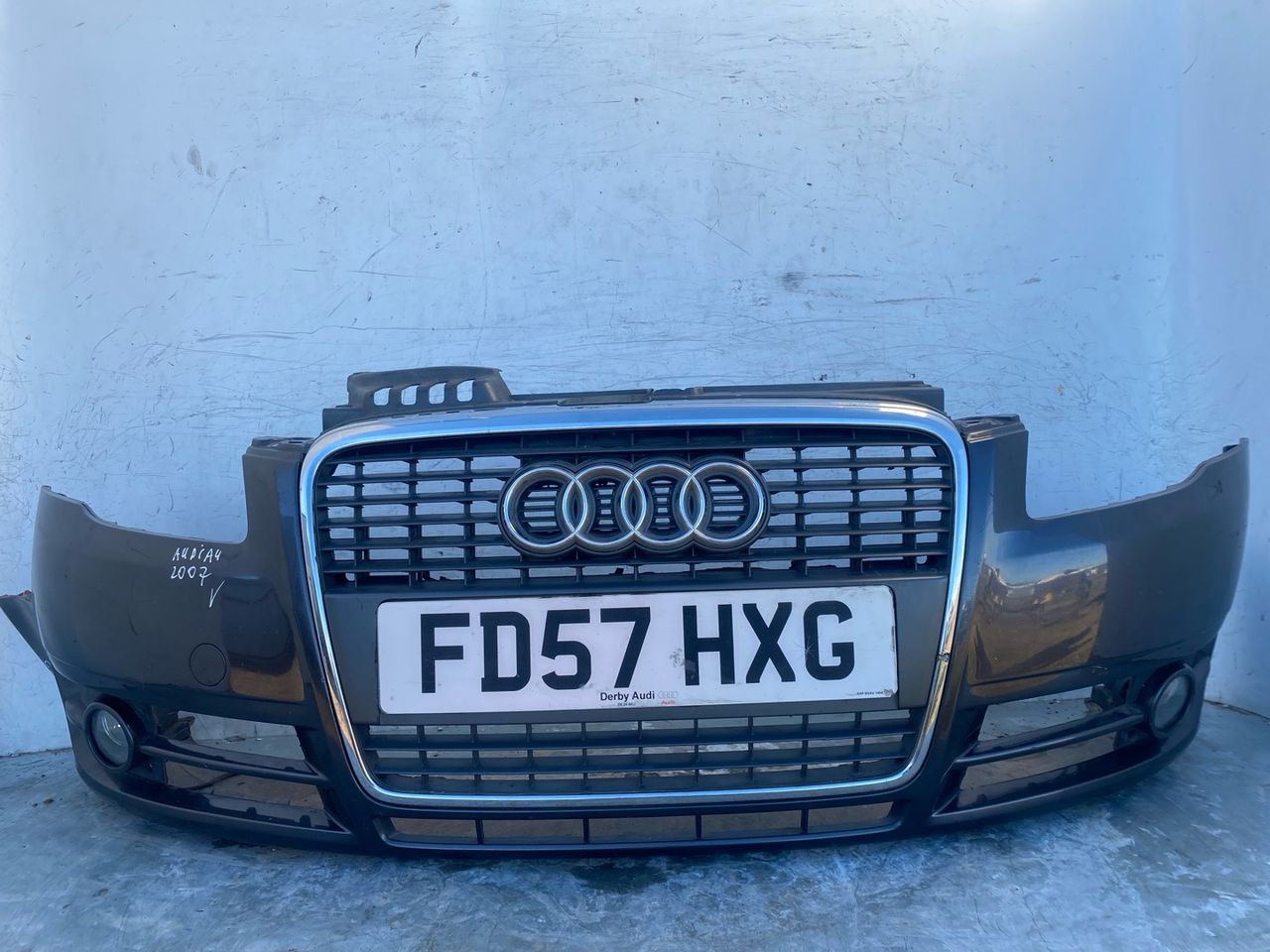 бампер передний Audi A4 B7 2005, 2.0 л., BLB, дизель, 6МКПП, седан