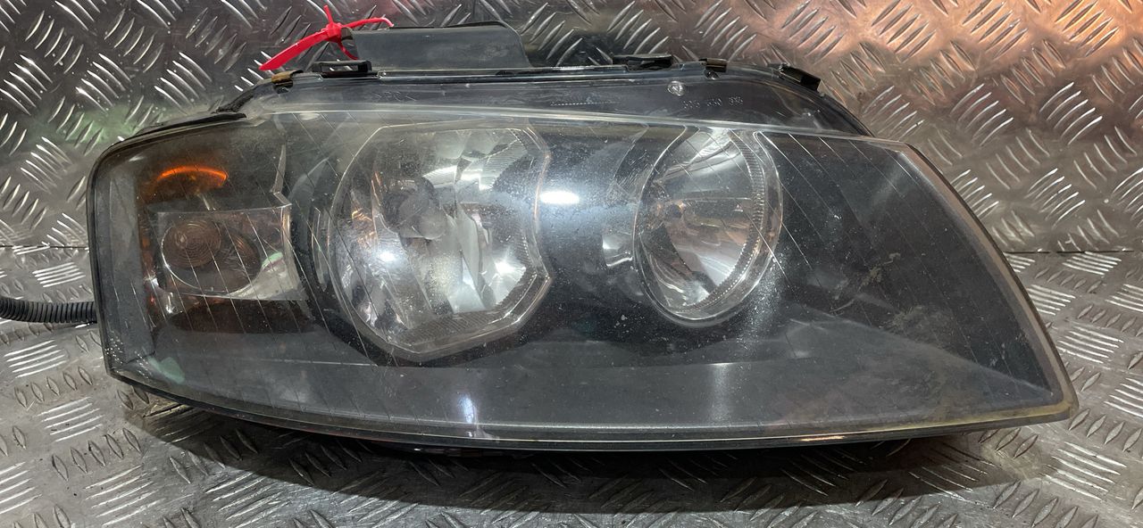 фара правая Audi A3 8P 2004, 1.6 л., BLP, бензин, 6МКПП, хетчбэк 5 дв.