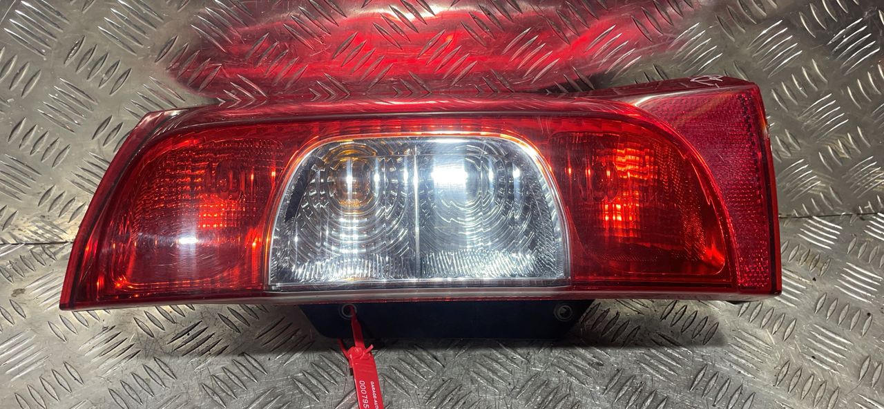 фонарь задний правый Peugeot Bipper 1 поколение 2010, 1.4 л., 8HS (DV4TED), дизель, 5МКПП, фургон