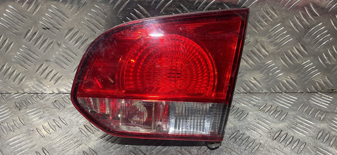 фонарь крышки багажника правый Volkswagen Golf 6 поколение 2010, 1.6 л., CAYA, дизель, 5МКПП, хетчбэк 5 дв.