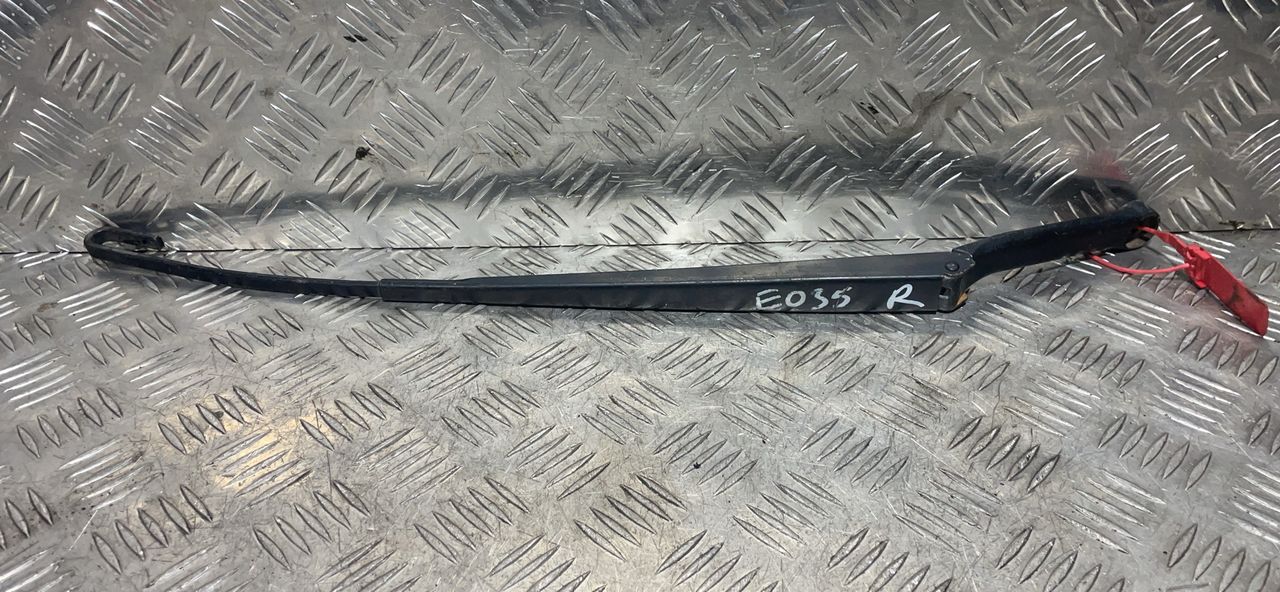 щеткодержатель (поводок стеклоочистителя, дворник) Audi A6 4B/C5 1997, 1.8 л., AEB, бензин, 5МКПП, седан