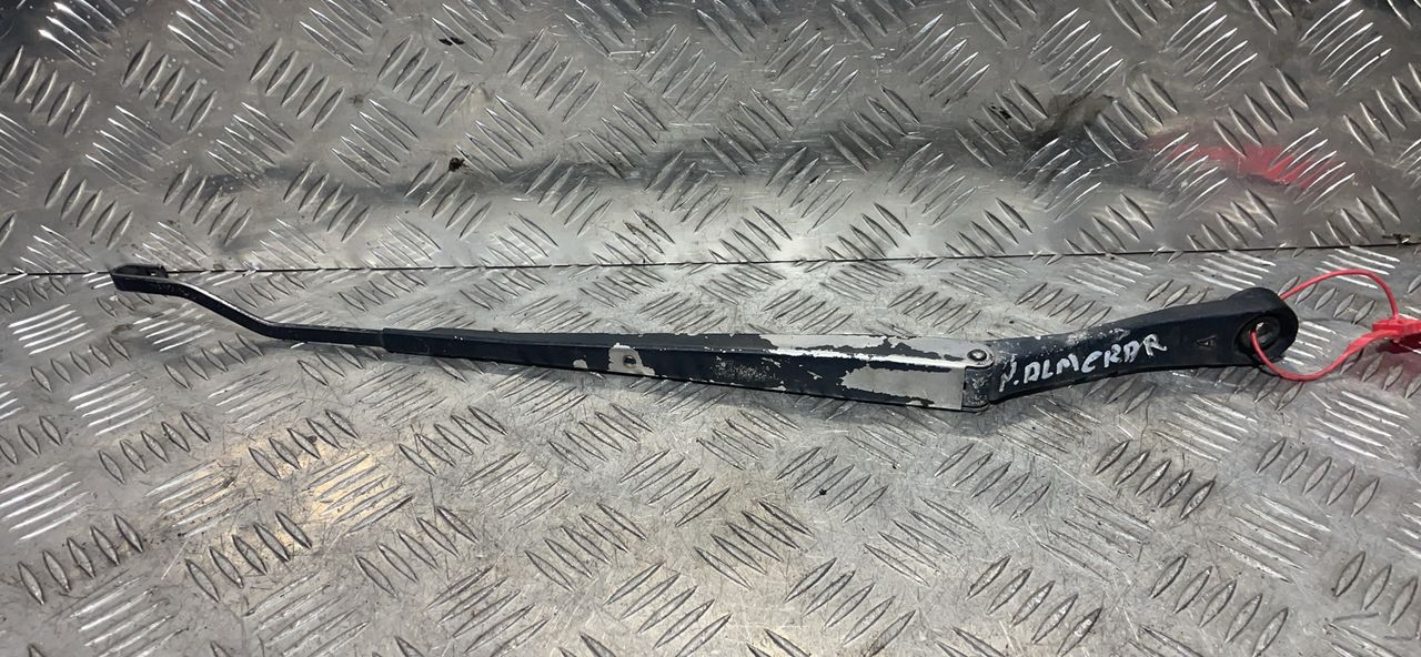 щеткодержатель (поводок стеклоочистителя, дворник) Nissan Almera N15 1997, седан